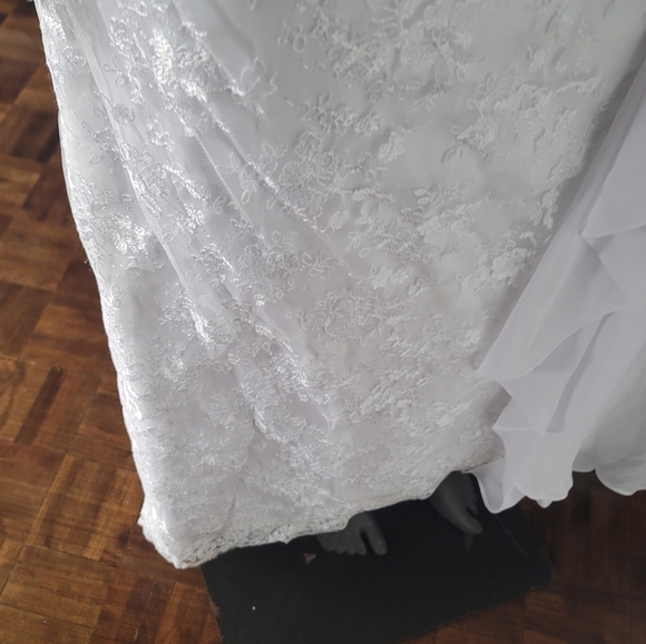 Wedding Dress Size Small Or Xtra small - Picture 7 of 11